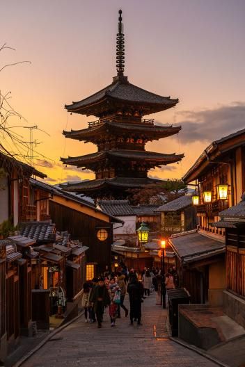 In this historic city, age-old traditions mingle with a modern metropolis. Fantasy Exterior, Japanese Modern Architecture, Japanese Architecture Modern, Yasaka Pagoda, Asian Village, Japanese Exterior, Gion Kyoto, Japanese Buildings, Tea Houses