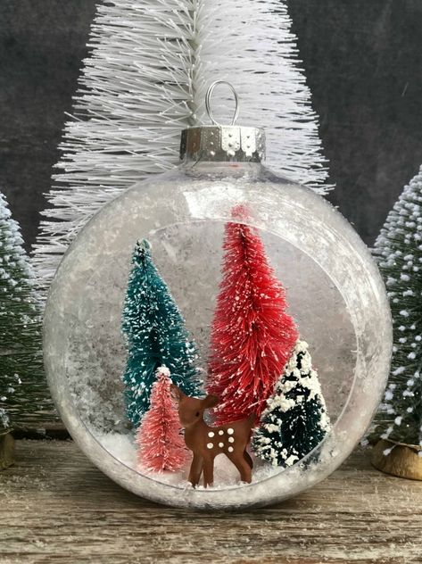 Globe Ornaments Diy, Snow Globe Ornaments Diy, Diy Snow Globe Christmas, Globe Diy, Snow Globe Christmas, Diy Snow, Diy Snow Globe, Diy Christmas Ornament, Holiday Crafts Diy