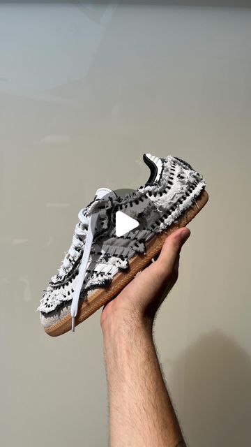 Davide Di Lernia on Instagram: "Adidas Samba ‘Desert Shadow’ 🏜️🪡
Recycling two vintage denim by @levis 👖 
Custom concept 🧶♻️

This is not a collaboration between the two brands. Unique piece, not for sale.🚫" Adidas Custom, Adidas Samba, Not For Sale, The Two, Vintage Denim, Unique Pieces, Two By Two, Recycling, Adidas