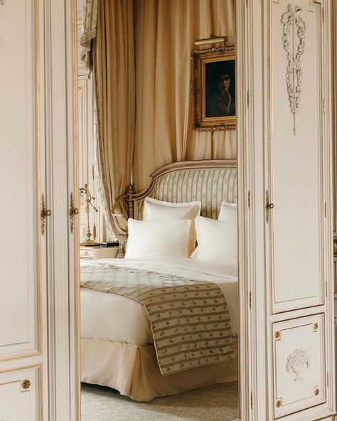 "Old Money" Homes: The Most Talked-About Trend of 2023 - Decoholic Old Money Homes, Beige Living Room Decor, The Ritz Paris, Parisian Home Decor, Ritz Paris, Bedroom Redesign, Paris Place, Beige Living Rooms, Inspired Interiors