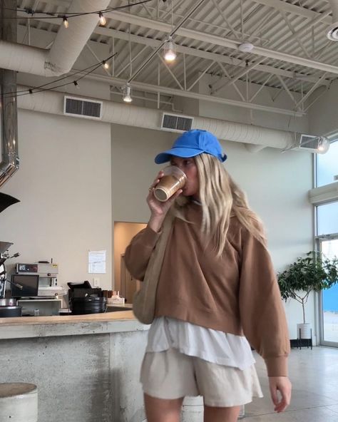 Hippie Mom Style, Sarah Shabacon, Coffee Shop Instagram, Ranch Outfits, Coffee Shop Outfit, Cabin Outfit, Hippie Mom, Cute Coffee Shop, Girl Y2k