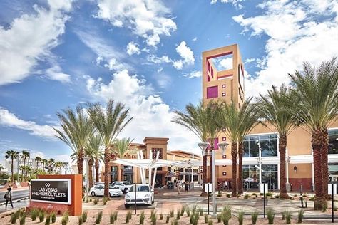 Las Vegas North Premium Outlets Lad Vegas, Vegas Itinerary, Freemont Street, Las Vegas Itinerary, New York Las Vegas, Las Vegas Shopping, Las Vegas Boulevard, Las Vegas Vacation, Outlet Mall