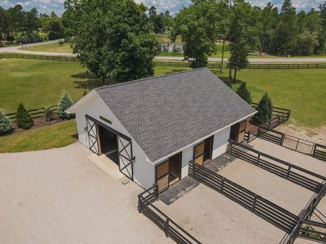 Dream Barn Stables, Horse Shed, Barn Layout, Equestrian Barns, Horse Farm Ideas, Backyard Barn, Barn Stalls, Small Barns, Hobby Farming