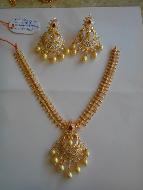 8grams Gold Necklace, Short Necklace Gold Indian, Short Necklace Gold, Gold Necklace Wedding, Indian Wedding Jewelry Sets, Gold Jewels Design, Gold Jewelry Outfits, Gold Bangles For Women, Gold Earrings Models