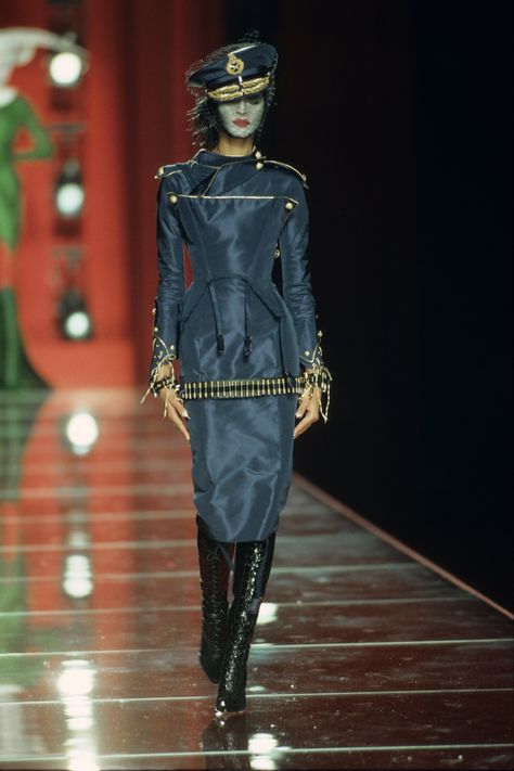 Christian Dior Fall 2000 Couture Fashion Show - Tasha Tilberg (OUI) Decopunk Fashion, Tasha Tilberg, Dieselpunk Fashion, Military Inspired Fashion, Galliano Dior, Dior Collection, Dior Haute Couture, Christian Dior Couture, Dior Fashion