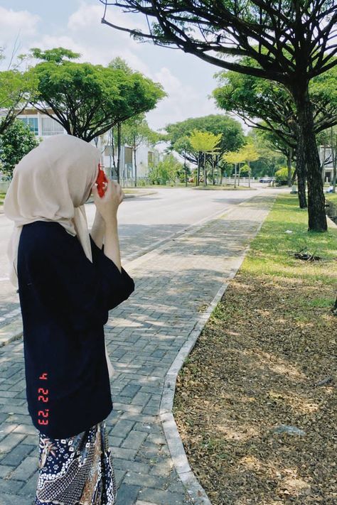 Perempuan Malaysia, Hijab Pfp, Art Profile, Ootd Idea, Asian Models Female, Ootd Aesthetic, Malaysia Airlines, Hijab Ootd, Muslimah Aesthetic