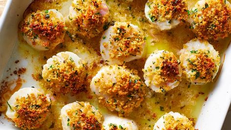 Baked Scallops Recipe, Scallop Recipes Healthy, Scallops Recipe, Baked Scallops, Hot Cheese, Shellfish Recipes, Scallop Recipes, Lemon Butter Sauce, Garlic Pasta