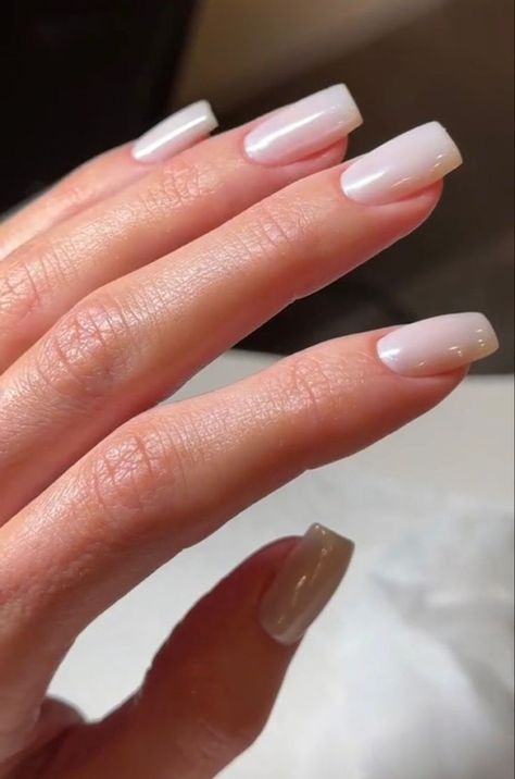 Short Kylie Jenner Nails, Nail Inspo Kylie Jenner, Kylie Jenner Pearl Nails, Kylie Jenner Natural Nails, Kylie Short Nails, Kylie Jenner Nails 2023, Kylie Jenner Short Nails, Kylie Nails Jenner, Kendall Jenner Nails