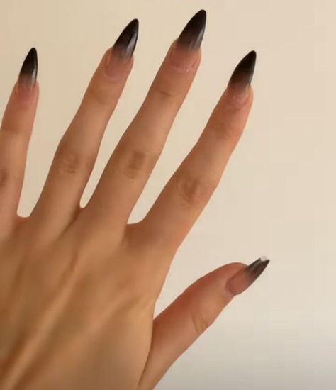 How To Use Nail Powder, Transparent Black Nails, Goth Nails Grunge, Tattoo After Care, Vampire Nails, Tattoo Artist Tattoo, Tattoo Design Tattoo, Funky Nail Art, Artist Tattoo