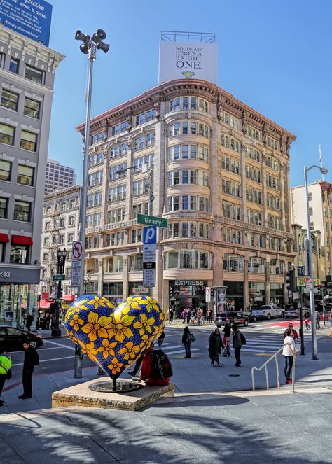 San Fransisco | Union Square looking out onto Powell Street. City Core, Union Square San Francisco, Cali Trip, Union Square, San Fran, Beautiful Sights, Travel Board, Built Environment, San Francisco Bay Area