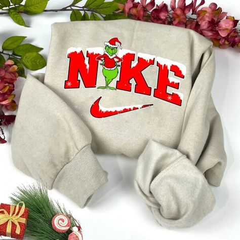 Best Ugly Christmas Sweaters, Christmas Sweatshirt Ideas, Grinch Christmas Sweater, Ugly Christmas Sweater Ideas, Christmas Sweater Ideas, Crewneck Aesthetic, Grinch Stuff, Nike Crew Neck, Christmas Prep