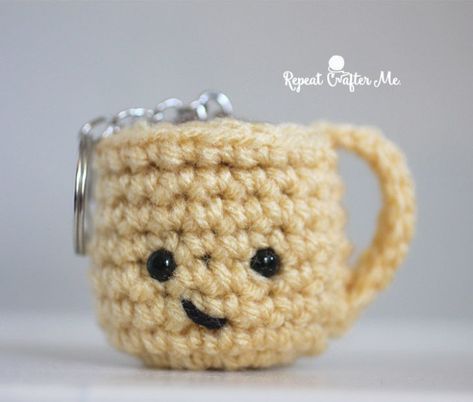 CoffeeKeychain2 Crochet Keychain Pattern Free, Crochet Keychain Patterns, Crochet Coffee Mug, Coffee Keychain, Starbucks Summer, Crochet Coffee, Repeat Crafter Me, Single Crochet Decrease, Crochet Geek