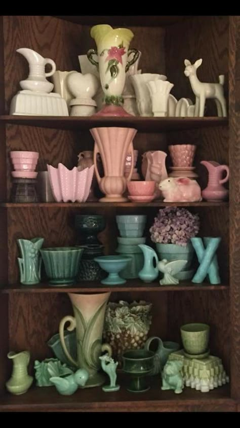 McCoy Pottery Collection Mccoy Pottery Vases, Pottery Display, Antique Booth Ideas, Shawnee Pottery, Estilo Shabby Chic, Pottery Collection, Hull Pottery, Antique Pottery, Roseville Pottery