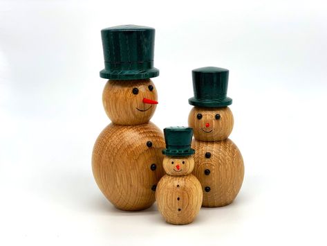 Wood Turned Snowman, Woodturning Ideas, Winter Diy Crafts, Wooden Snowmen, Wood Snowman, Ornaments Homemade, Wooden Snowman, Wood Spirit, Turning Projects