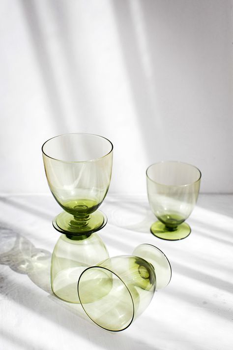 TABLETOP - MADELENE FARIN PHOTOGRAPHY Glass Cup Photography, Glassware Photography, Coloured Glassware, Tabletop Photography, Light And Shadow Photography, Table Top Photography, Crystal Dishes, Glass Photography, Shadow Photography