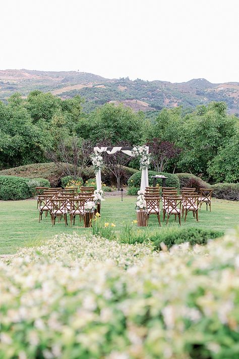 Intimate & Romantic Temecula Winery Micro-Wedding | Southern California Wedding Ideas and Inspiration Micro Wedding Reception, Micro Wedding Ceremony, Dream Garden Wedding, Luxury Ranch, Temecula Wineries, Intimate Garden, Ranch Weddings, Wedding Backyard, Temecula California