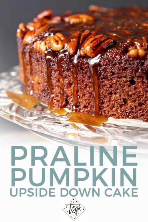 Fall Cakes Autumn, Pumpkin Upside Down Cake, Fall Desserts Thanksgiving, Autumn Cakes, Yoghurt Muffins, Thanksgiving Desserts Pumpkin, Bourbon Caramel Sauce, Cake Fall, Dessert Thanksgiving