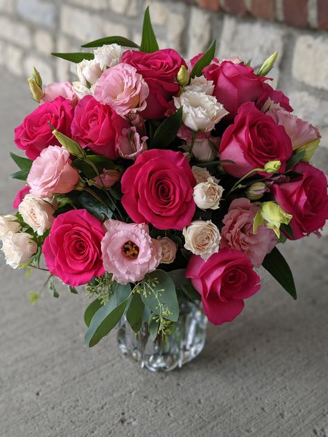 Pretty in pink luxury arrangement Seasonal Plants, Pink Luxury, Silk Arrangements, Red Bouquet, Floral Work, Floral Rosa, Flowers Arrangements, Fresh Flowers Arrangements, Photography Nature