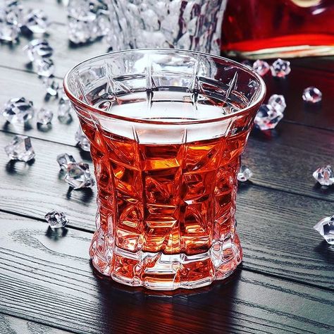 7 Health Benefits of Brandy That'll Make You Grab a Snifter Crystal Whiskey Glasses, Brandy Glass, Liquor Drinks, Whisky Glass, Whiskey Glass, Wedding Glasses, Whiskey Glasses, Home Party, Scotch