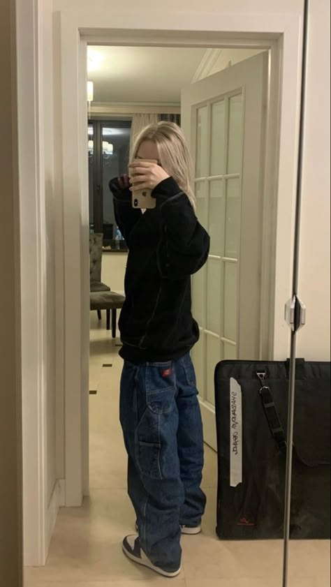 Suga Core Outfit, Dark Wash Cargo Jeans Outfit, Long Sleeve Outfits Aesthetic, Tomboy Looks Women, Baggy Fits Women, Baggy Clothes Y2k, Pro Club Fits, Baggy Clothes Outfit Women, Big Stomach Outfits