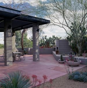 12 Beautiful Ideas for Concrete Patios: A Patio Inspired By Colors of the Desert Red Concrete Patio, Patio With Deck, Southwestern Garden, Backyard Concrete, Concrete Patio Ideas, Building A Patio, Concrete Patios, Arizona Landscape, Gardening Landscaping