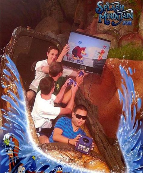 The 15 Best Staged Splash Mountain Photos Roller Coaster Pictures, Rollercoaster Funny, Funny Disney Pictures, Humor Disney, Theme Parks Rides, Mountain Pictures, Splash Mountain, Draw The Squad, Disney Rides