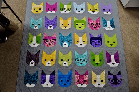 LuAnn Kessi: The Kittens Quilt......DONE! Kitten Quilt, Kitty Quilt, Elizabeth Hartman Quilts, Cat Quilt Block, Tula Pink Quilt, Cat Quilt Patterns, Elizabeth Hartman, Quilt Square Patterns, Crochet Cat Pattern