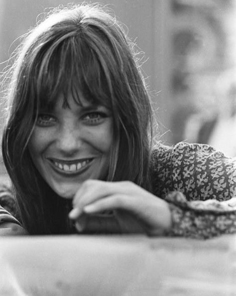 Your smile was the beginning of my love for you✨ Birkin Bangs, Jane Birken, If I Were A Boy, Kate Barry, Jane Birkin Style, Francoise Hardy, Charlotte Gainsbourg, Lou Doillon, Serge Gainsbourg