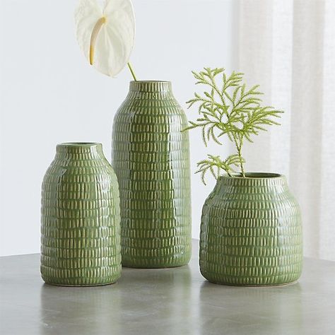 Green Vases, Vase Deco, Keramik Design, Clay Vase, Pottery Crafts, Green Vase, Ceramics Pottery Art, Stoneware Vase, Ceramics Ideas Pottery