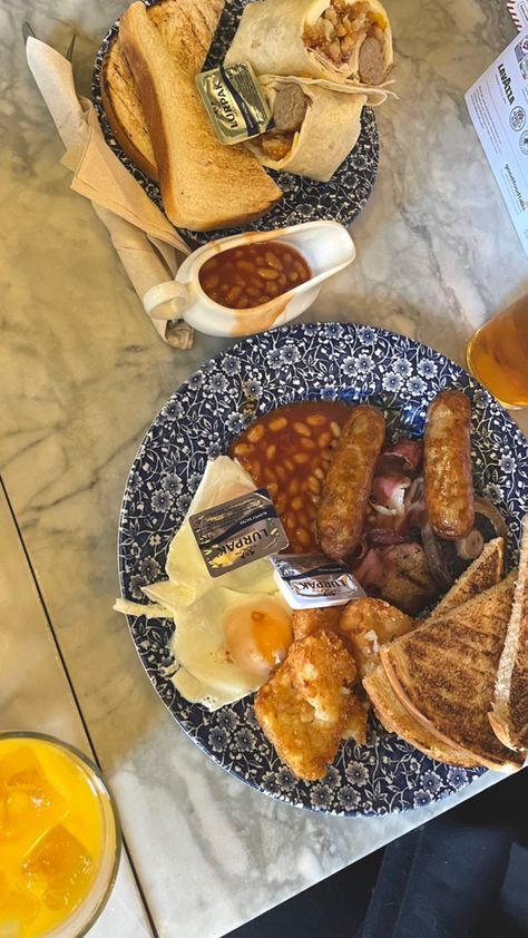 aesthetic breakfast brunch spoons full english bacon eggs English Muffin Breakfast Aesthetic, English Breakfast Aesthetic, Restaurant Breakfast Aesthetic, Breakfast Aesthetic Restaurant, Full English Breakfast Aesthetic, Full English Breakfast Photography, English Aesthetic, Breakfast Cafe, Caravan Holiday