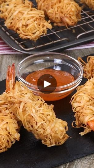 Prawns Appetizers, Roll Appetizers, Fish Casserole, Shrimp Roll, Kawaling Pinoy, Pinoy Recipe, Shrimp Rolls, Hawaiian Dishes, Crispy Shrimp