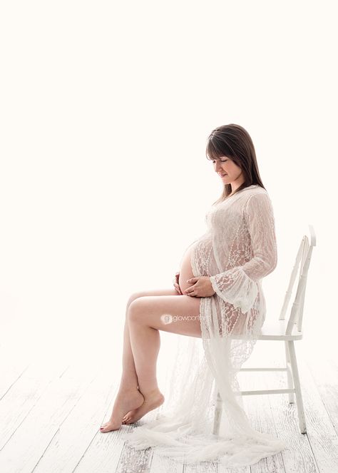 maternity image sitting on chair Maternity Shoot Sitting Poses, Maternity Photography Poses Sitting, Maternity Photography Sitting, Maternity Sitting Poses, Sitting Maternity Poses, Baby Hospital Pictures, Chair Pose, Maternity Photography Studio, Maternity Photography Poses Pregnancy Pics