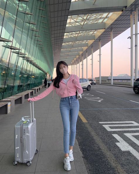 Korean Airport Fashion, Smart Casual Women Outfits, Campus Outfit, Simple Casual Outfits, Simple Style Outfits, Celebrity Casual Outfits, Korean Outfit Street Styles, Western Wear Outfits, Casual College Outfits