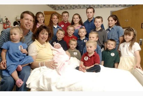 Toronto Star Amy Duggar, Shiny Happy People, 19 Kids And Counting, Duggar Family, 19 Kids, Arranged Marriage, Celebrity Moms, Debt Free, Happy People