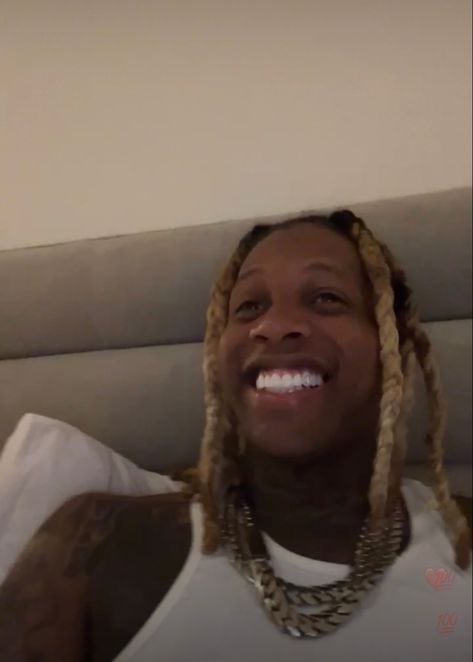 Lil Durk Mood, Lil Durk With Waves, Lil Durk Eyes Funny, Lil Durk Smile, Lil Durk N India Pfp, Lil Durk Old Videos, Lightning Photography, Baby Memes, Hippie Painting