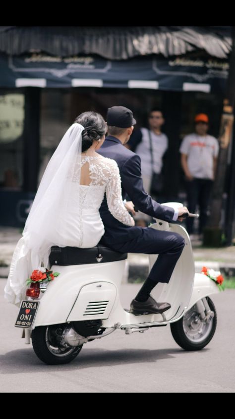 For your wedding inspiration Vespa100 vespa for wedding  Vespa PTS Prewedding Vespa, Wedding Vespa, Scooter Wedding, Vespa Couple, Vespa Pts, Vespa Wedding, Prenup Outfit, Mod Board, Event Planning Guide