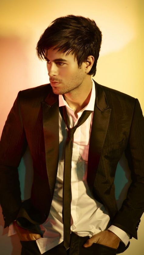 Marco Antonio, Enrique Iglesias, Celebrities Male, Favorite Celebrities, Celebrity Crush, Sri Lanka, Nasa, Beautiful People, A Man