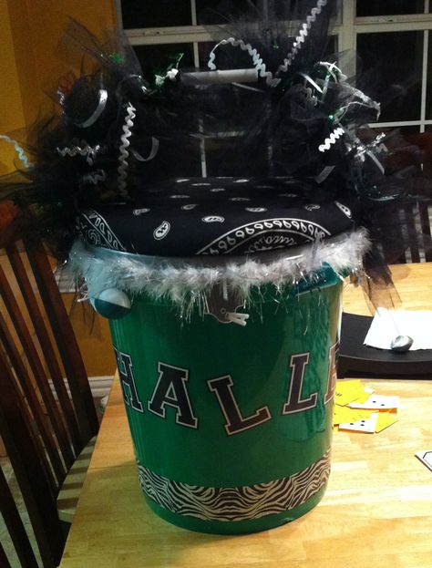 A cheer bucket! Can be used to hold poms, water or a snack...and can be used as a stool too. Cheer Buckets Ideas, Cheer Buckets, Cheerleading Ideas, Youth Cheer, Cheer Pom Poms, Bucket Ideas, Cheer Ideas, Football Cheer, Cute Cheerleaders