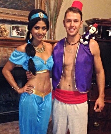 Jasmine and Aladdin | Halloween Costumes Through The Decades. Halloween Couple Costumes Princess Jasmine Costume Diy, Yasmin Disney, Jasmine And Aladdin Costume, Princess Jasmine Halloween Costume, Disney Çiftleri, Aladdin Halloween, Disney Couple Costumes, Jasmine Halloween Costume, Film Frozen