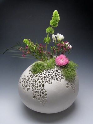 Cool Vase, Ceramic Art Sculpture, Organic Ceramics, Ann Arbor Michigan, Sculptures Céramiques, Pottery Painting Designs, Garden Pottery, Keramik Design, Clay Vase