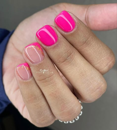 Short Gel Nail Polish, April Manicure Ideas, Fun Shellac Nails, Spring Accent Nail Ideas, Summer Powder Nails, Pink Spring Nail Ideas, Vacation Dip Nails, Spring Nails Dip, Short Square Nails Summer