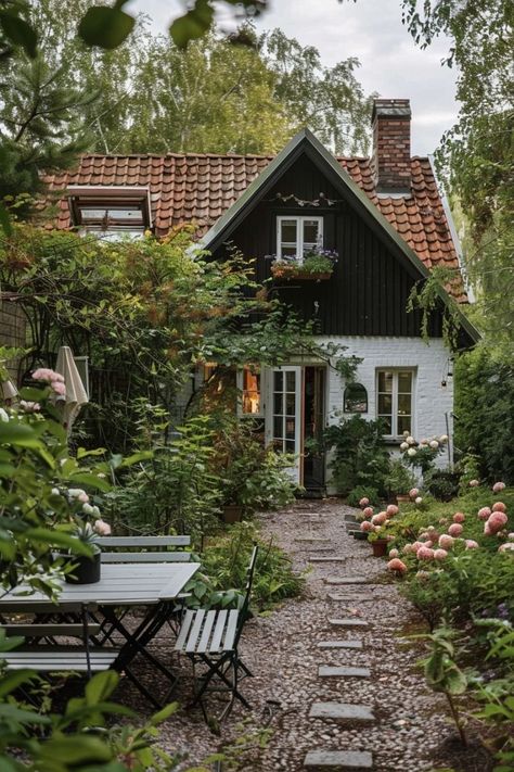 Nordic Cottage Exterior, Nordic Home Exterior, Cozy House Outside, Scandinavian Cabin Exterior, Scandinavian House Design Exterior, Cozy Home Exterior, Scandinavian House Exterior, Small Country House, House With Trees