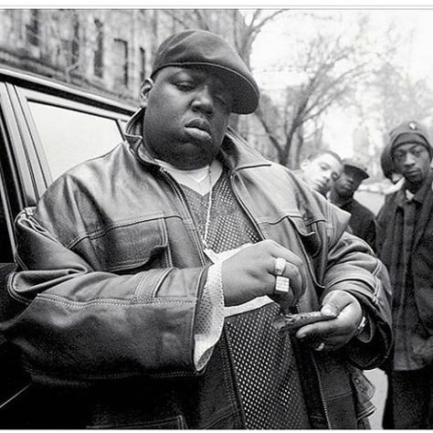 Them Birthday Blunts be the "Best" 😂😂😂Happy Birthday to the Great Notorious #BIG 🙏 🏁 90s Rappers Aesthetic, Tupac And Biggie, 90s Rappers, Looks Hip Hop, Tupac Pictures, Hip Hop Classics, Hip Hop Artwork, 90s Rap, Real Hip Hop