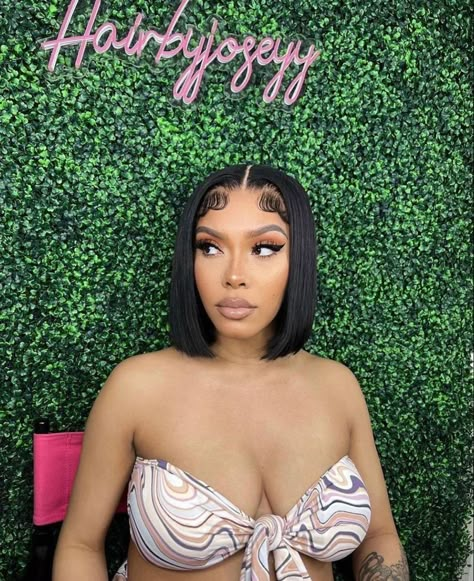 Bob Fashion, Middle Part Bob, Wigs Bob, Bob Cut Wigs, Frontal Wig Hairstyles, Quick Weave Hairstyles, Frontal Hairstyles, Dope Hairstyles, Hair Ponytail Styles