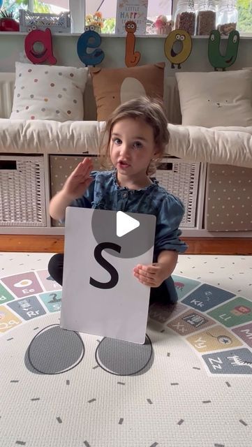 S O P H I E   D A V I D ⭐️ on Instagram: "⭐️PHONICS ⭐️

All the sounds brought to you by this little phonics queen 👑 

Let us know if you have any questions. 

#phonics #phonicsfun #phonicsactivities #phonicsforkids #phonicsclass" Phonics With Pictures, S Phonics, Abc Sounds, Phonic Sounds, Phonics Videos, Hooked On Phonics, Phonics For Kids, Phonics Posters, Phonics Books