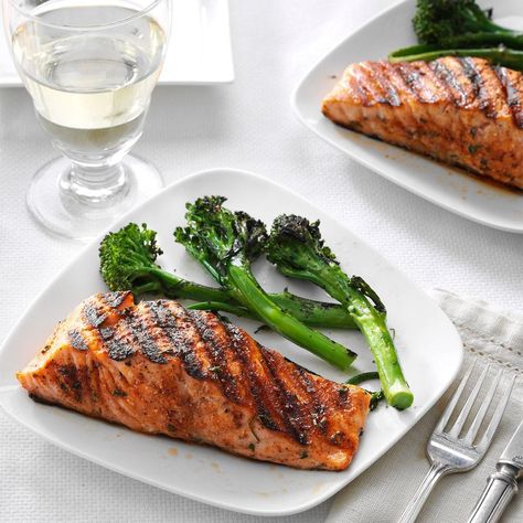 Spice-Rubbed Salmon Flaked Salmon, Salmon Spices, Glazed Salmon, Spice Rub, Red Lobster, Salmon Recipe, Grilled Salmon, Salmon Fillets, Salmon Recipes