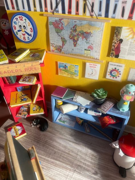 Diorama Ideas For Kids School Projects, Miniature Classroom Printable, Miniature Classroom Diy, Diorama Ideas For Kids School Projects House, Pueblo Diorama School Projects, Miniature Classroom, Diy School, School House, Color Wheel