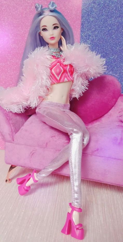 Barbie Look Photoshoot, Barbie Doll Photoshoot Ideas, Odile Barbie, Asthetic Barbie Doll, Barbie Doll Pajamas, Pink Hair Barbie Doll, Mermaid Barbie, Barbie Extra Fancy Doll, Barbies Pics