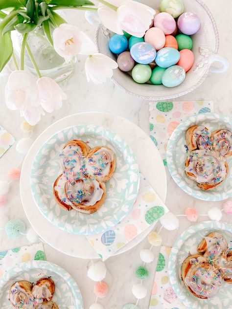 Easter Morning Bunny Cinnamon Rolls - Cristin Cooper Bunny Cinnamon Rolls, Bunny Pancakes, Brunch Board, Easy Easter Recipes, Easter Brunch Table, Cinnamon Raisin Bagel, Pancake Toppings, Fancy Dishes, Best Pans