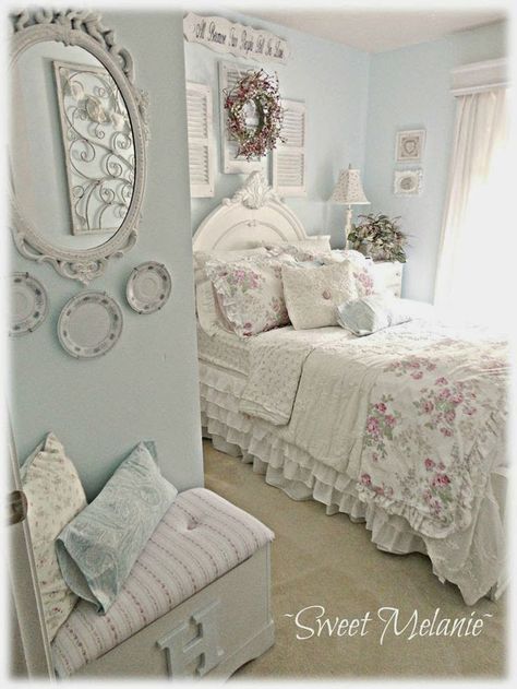 Sweet Melanie Stops by From My Front Porch To Yours and shares her style with readers and gives tips on creating a shabby chic home. Shabby Bedroom, Muebles Shabby Chic, Shabby Chic Decor Bedroom, Decoration Shabby, Chic Bedroom Decor, Shabby Chic Room, Shabby Chic Dresser, Dekorasi Kamar Tidur, Decor Shabby Chic